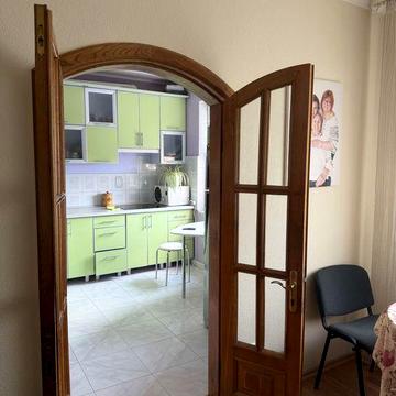 Каштановая 15 Б. Трикімнатна  квартира.