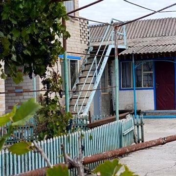 Продам половину 2х этажного дома