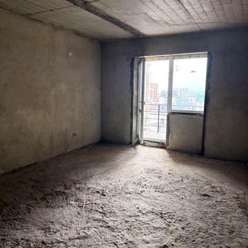 Продається трикімнатна квартира