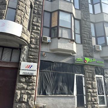 Павлівський майдан пл. (Рози Люксембург майдан), 10