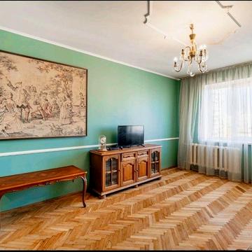 Продается достойная 3 комнатная квартира возле метро Харьковская