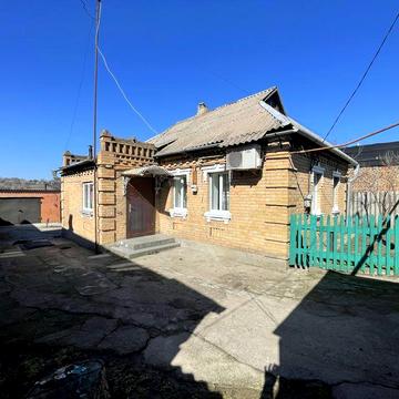 Продаж будинку з гаражем та земельною ділянкою!