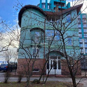 Продається унікальна окремо стояча будівля  в місті Українка!