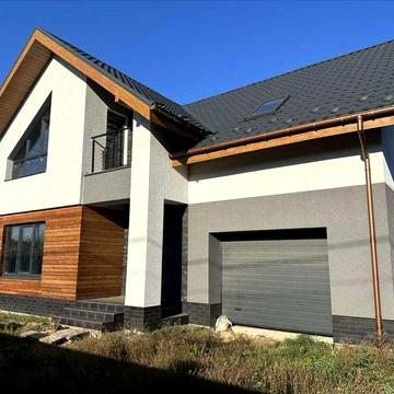 Сучасний будинок на Подолі