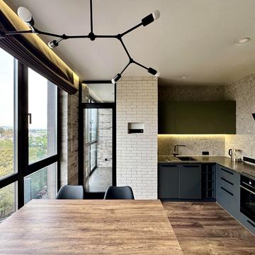 Салютна вул., 2-Б