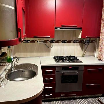 Здається 3 кімнатна квартира на Богунії (Дос)