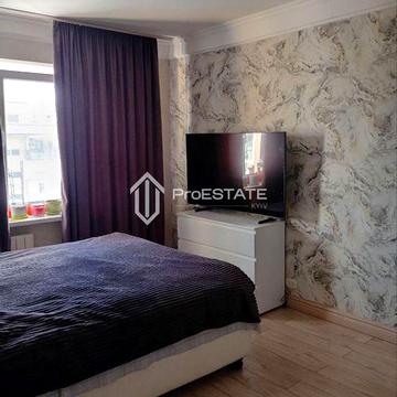 Без % Світла 2-к квартира з великим балконом біля метро Чернігівська