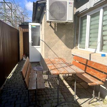 Продаются полдома