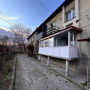 Продається квартира в Боянах (центр)