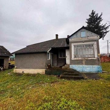 Продається одноповерховий будиночок у Кельменцях