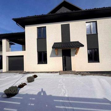 Двоповерховий будинок у Годилові з терасою