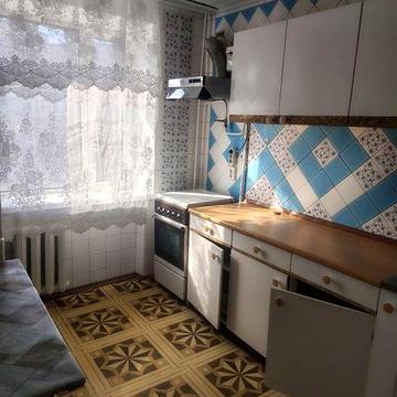 Продам 2 кімнатну по Незалежності 2.