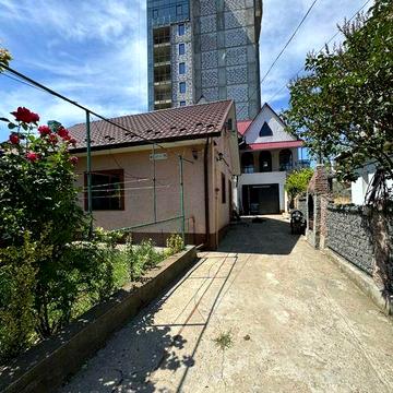 Продається частина будинку в парковій зоні міста