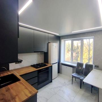 Продам квартиру покращеного планування м . Гнівань