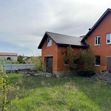 Будинок з гаражем в центрі Бучі. 180 000дол.