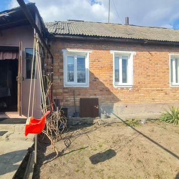 Продається 1/2частка будинку по вул Древлянська
