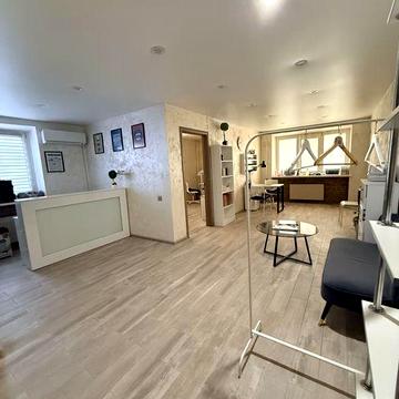 Квартира на першому поверсі біля ГрандПлази