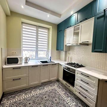 Соборності 46 в новий будинок поруч стадіон Ворскла