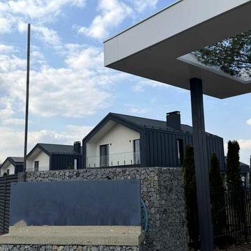 Будинок в закритому містечку