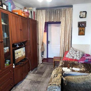 Велика кімната 16м2, з умивальником на Антонова.