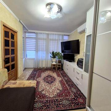 Продам двокімнатну квартиру поруч з Ляльковим театром