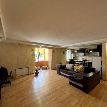 Здається двокімнатна квартира ( пр-кт Незалежності) з  Автоном. опален