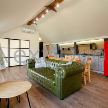 Богатирська вул., 32