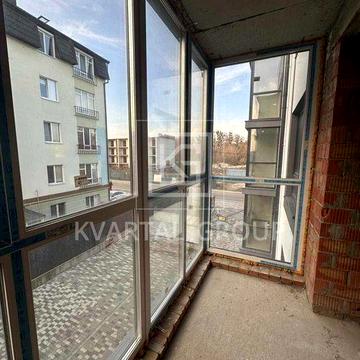 Продаж 1к 39м2 з кухнею вітальнею в тихій частині міста