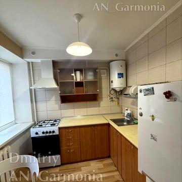 1-К Фурманова, рядом остановка