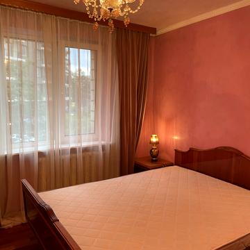 Предславинська вул., 25