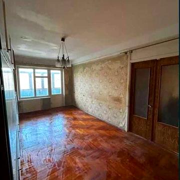 *Продається  2-о кімнатна квартира вул. СВІТЛА 3/9.