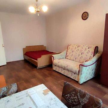 сдам средний этаж недорогая коммуналка,газ