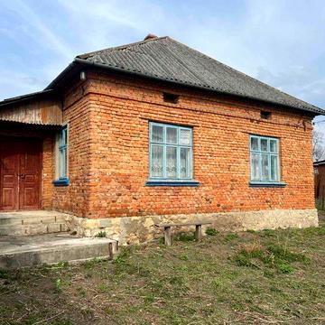 Будинок із земельною ділянкою