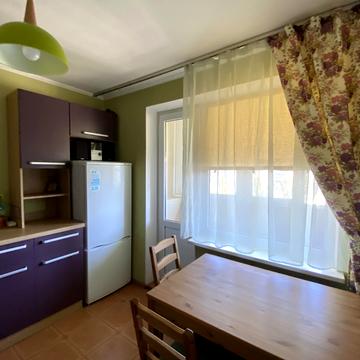 Олександра Архипенка вул. (Мате Залки), 8-Б