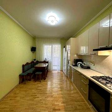 Продаж великогабаритної 3 кімнатної квартири