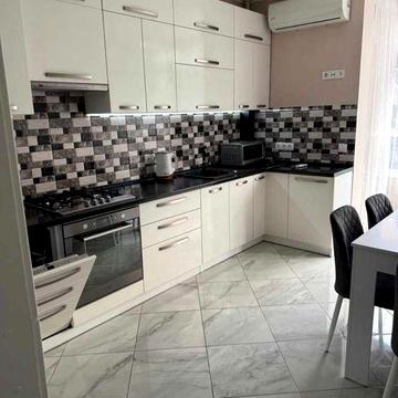 Оренда квартири з ремонтом Семицвіт Шевченка є балкон