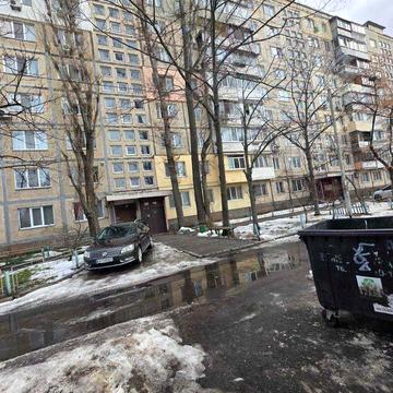 Продаж трикімнатної квартири вул. Озерна 10 Оболонський район Київ