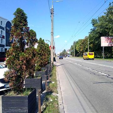 Дом на И.Выговского , закритая территория ,  улица Смородиновая.