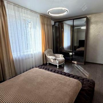 Продаж 3К квартири 76 кв. м на вул. Соборна 1а