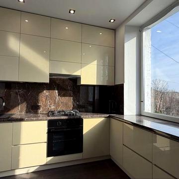 Продаж 3К квартири 76 кв. м на вул. Соборна 1а