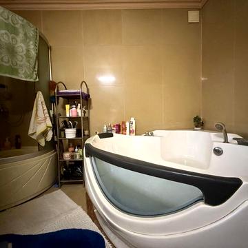 Квартира с гаражом и двором