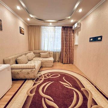 Продам 3х ком. Сталинку. Центр. ул Мира + гараж!