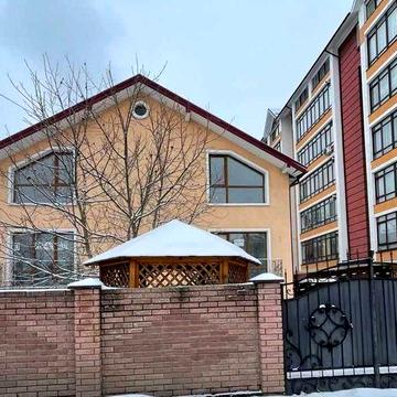 Продам НапівОсобняк у м.Івано-Франківську