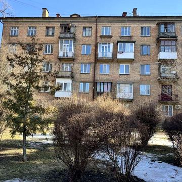 Киів продаж трьохкімнтаноі квартири  Повітряних сил 45