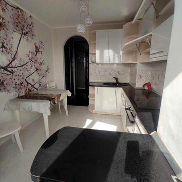 Двухкімнатна квартира з ремонтом та меблями