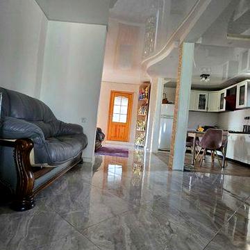 Продам уютныи дом с ремонтом 120м, участок 20 соток..