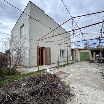 Продам 2 дома на одном участке