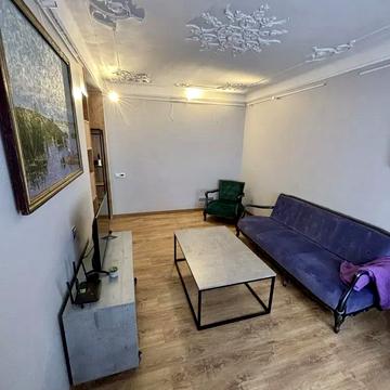 Пилипа Орлика вул., 9