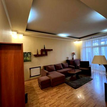 Продам простору 2-кімнатну квартиру на вул. Кирилівській,109/1