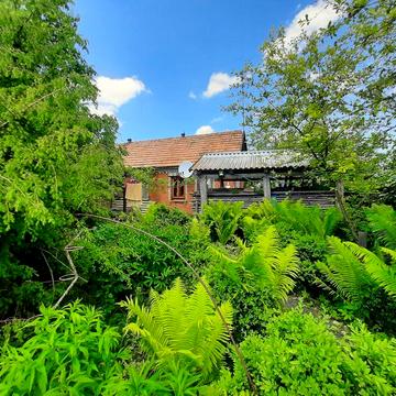 Продається жилий будинок в гарному місці з хорошим торгом